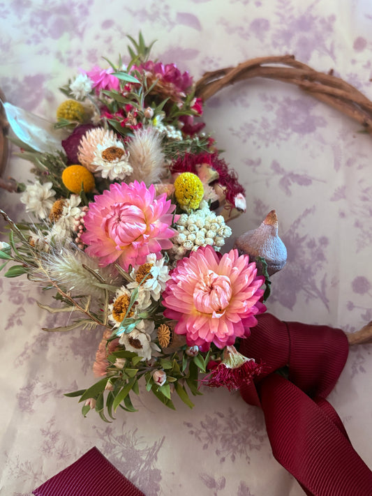 dried flower wreath featuring everlasting daisies on natiral grape wine base.