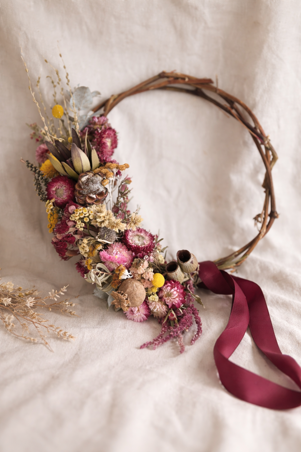 dried flower wreath featuring everlasting daisies 